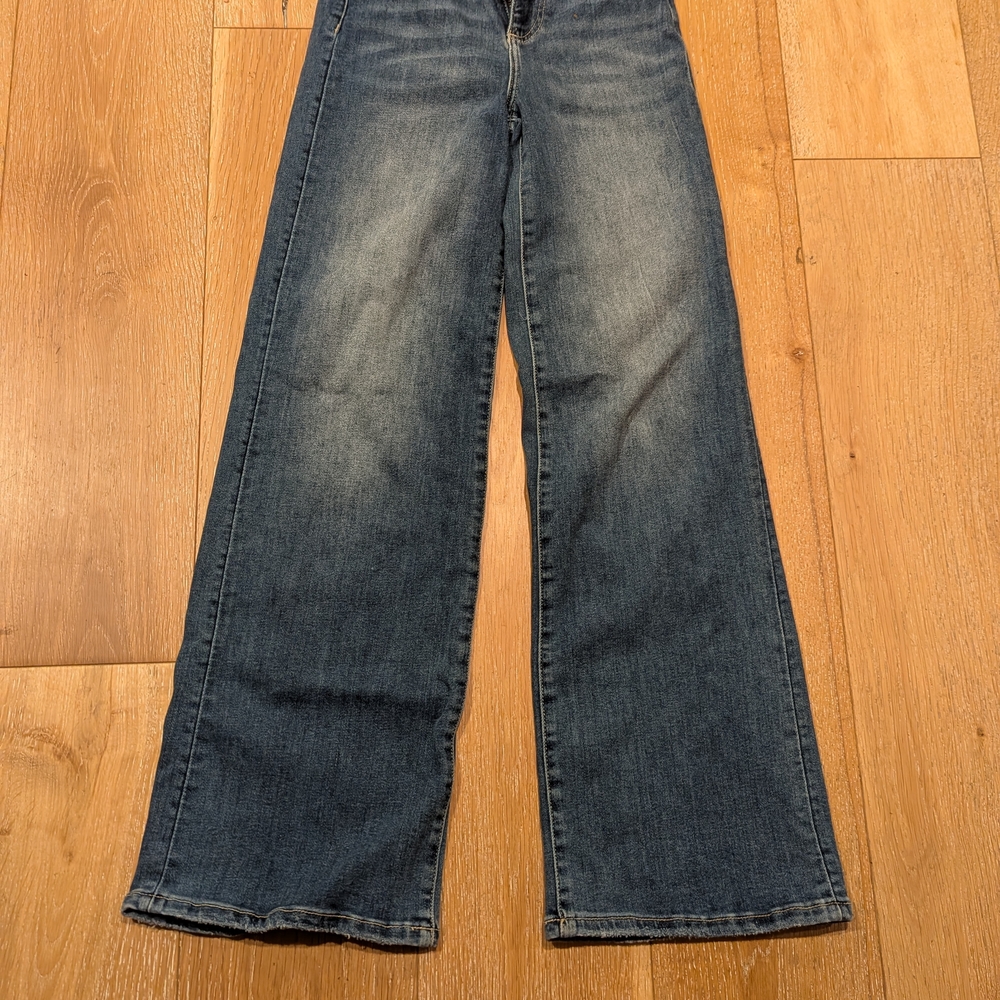 Stylish Denim Wide-Leg Jeans